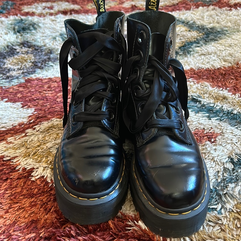 Black platform dr. Martins